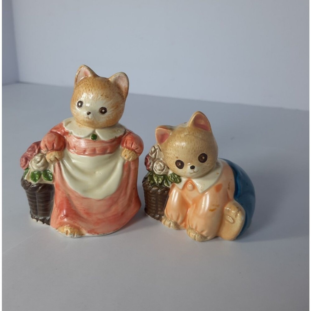 Vintage Takahashi Cat Holding Flower baskets Ceramic Salt and Pepper Shakers